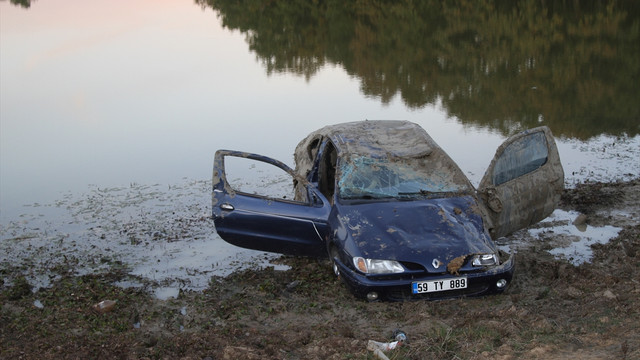 Otomobil baraj göletine düştü: 5 yaralı