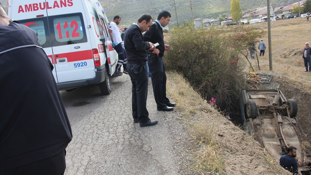 Otomobil sulama kanalına devrildi: 1 ölü, 1 yaralı