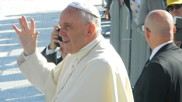 Papa Franciscus Tiflis'te ayin yönetti