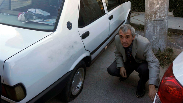 Park halindeki araçların lastikleri kesildi