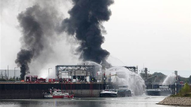 Almanyanın Ludwigshafen kentinde kimyasal ürün fabrikası patladı! Yetkililer camları ve kapıları kapatındiye uyardı