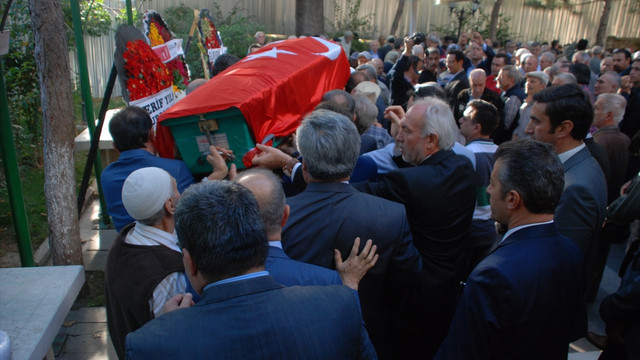 Ressam Yakupoğlu, son yolculuğuna uğurlandı