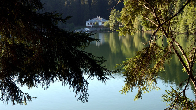 Saklı cennet Karagöl ziyaretçilerini büyülüyor