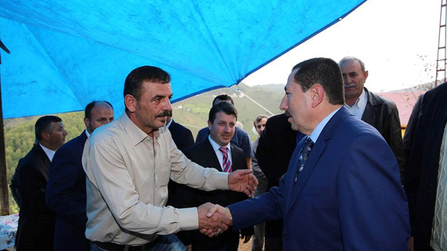 Ordu Valisi Balkanlıoğlu yapılan saldırı sonucu Viranşehirde şehit olan Uzman Onbaşı Demirerin evine taziye ziyaretinde bulundu