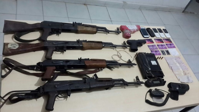 Silopi'de dur ihtarına uymayan kamyonetteki 2 kişi yakalandı