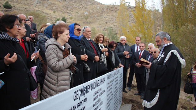 Sivas'ta Ermeni mezarlığında ayin