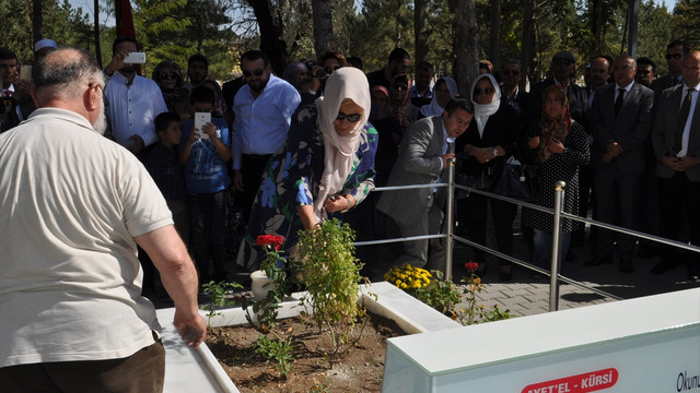 SOS üyelerinden şehit Halisdemir'in kabrine ziyaret