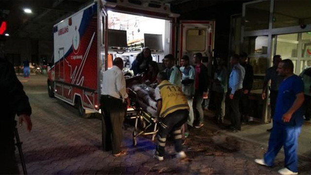 Bomba yüklü araçla yapılan saldırı sonucunda 15 kişi Azezde hayatını kaybetti