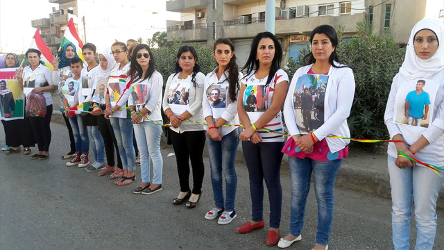 Suriye'de kadın ve çocuklardan PYD/PKK protestosu