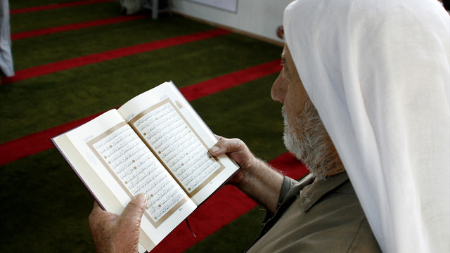 Suriyelilere Kur'an-ı Kerim hediye edildi