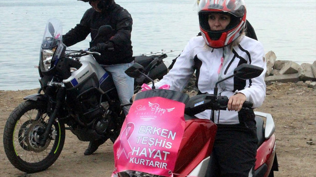 Süslü Egzoz meme kanserine dikkati çekti