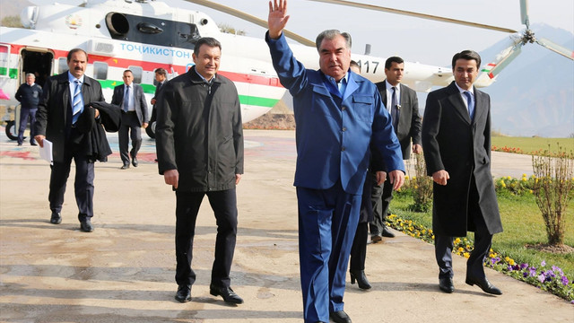 Tacikistan yüzyılın İnşaatı için kolları sıvadı