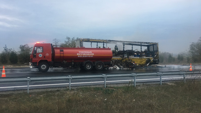 Tekirdağ'da, temizlik malzemesi yüklü tır yandı