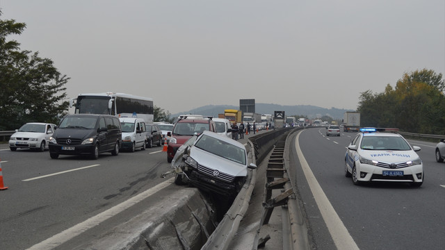 TEM Otoyolu'nda trafik kazası: 2 yaralı