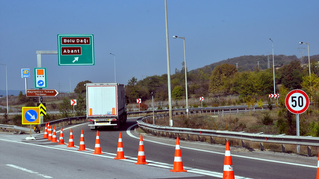 TEM Otoyolu'nda üstyapı onarım çalışmaları
