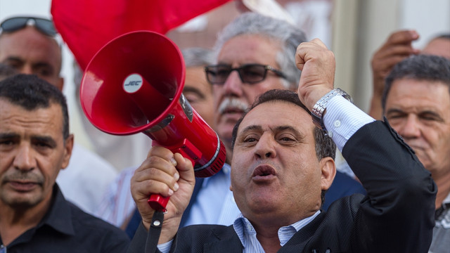 Tunus'ta 2017 bütçesine protesto