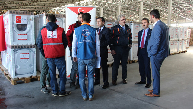 Türkiye'den Makedonyalı selzedelere yardım