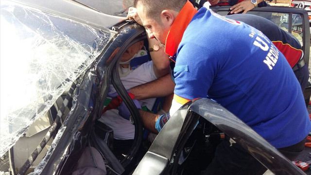 Uşak'ta trafik kazası : 1 ölü, 9 yaralı