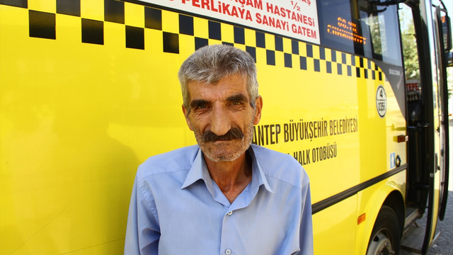 Vinçten kayan direğin midibüsün camından girme anı kamerada