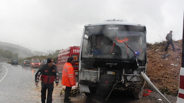 Yalova'da midibüs şarampole devrildi: 21 yaralı