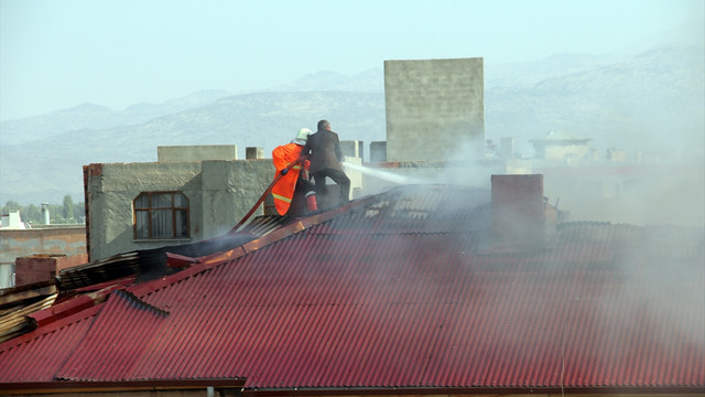 Yangına TOMA'lı müdahale