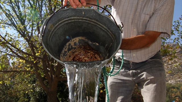 Yıllardır suyu olmayan mahalleli yardım bekliyor
