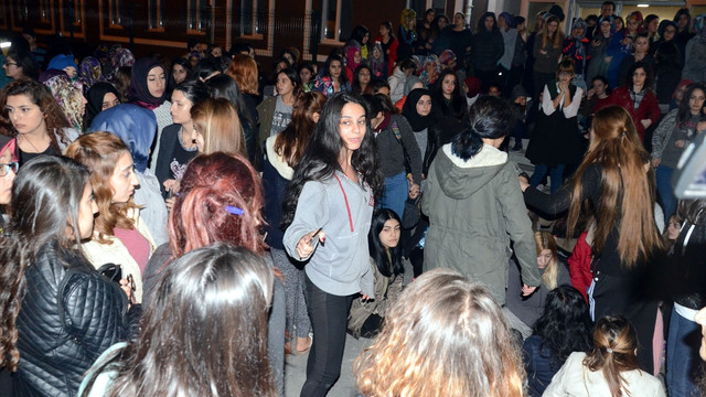 Zonguldak'ta kız yurdunda kalan öğrencilerden eylem