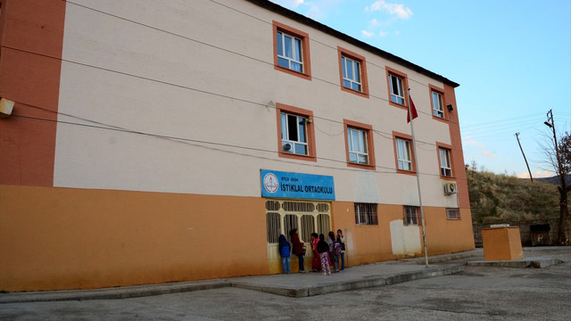 15 Temmuz şehitleri okul duvarlarında yaşatılıyor