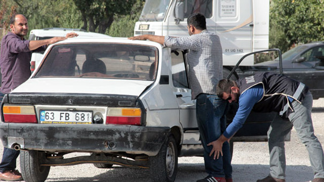 Adanada hareketlilik! Araçlar tek tek aranıyor