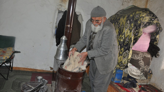 23 yıldır yalnız yaşıyor