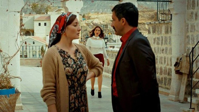 Aşk ve Mavi yeni bölümde Maviden şok eden tokat