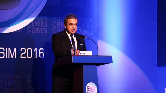 Enerji ve Tabii Kaynaklar Bakanı Berat Albayrak:  (Adana'daki terör saldırısı) Bugün iki şehidimiz, 33 yaralımız var. Biri ağır, diğerleri ise hafif yaralı.