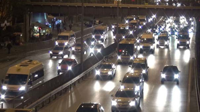 Gece karanlığında iş başı yapan İstanbullunun yaz saati isyanı!