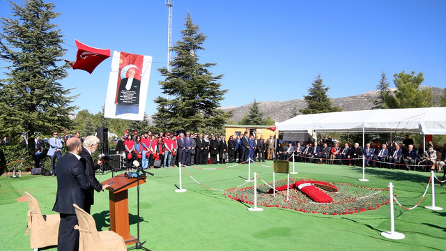 9. Cumhurbaşkanı Demirel, doğum gününde anıldı
