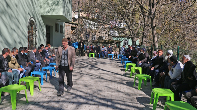 Aileler arasındaki husumet barış yemeğiyle son buldu