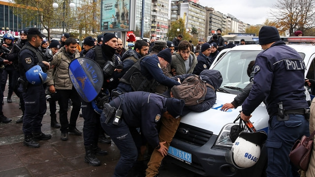 Ankara'da izinsiz gösteriye müdahale