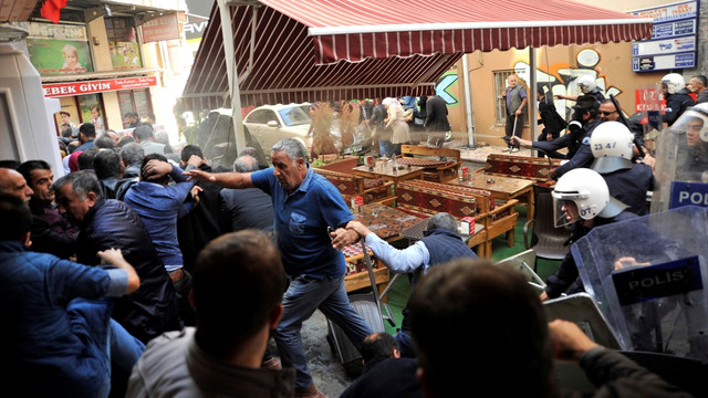 Antalya'da izinsiz gösteriye müdahale