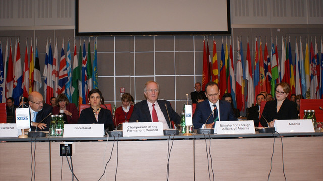 Arnavutluk Dışişleri Bakanı Bushati Viyana’da