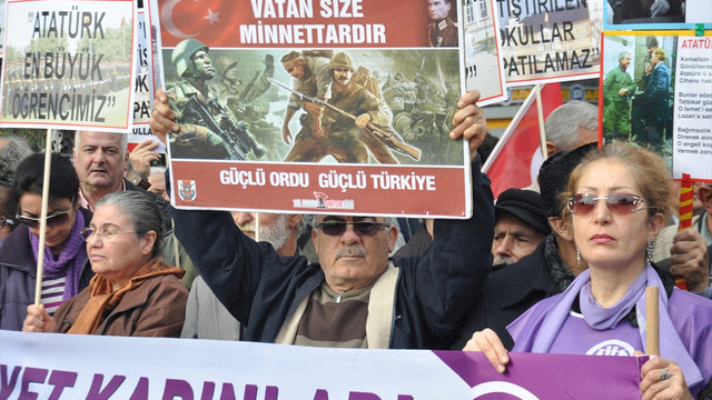 Askeri okulların açılması için eylem...