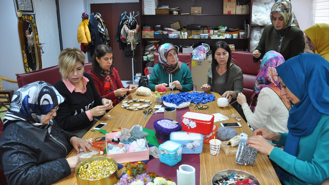 Atıklar öğrencilere burs oldu