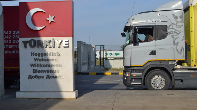 Avrupa'ya açılan sınır kapılarında tır kuyruğu