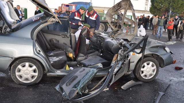 Aydında trafik kazası: 2 ölü 3 yaralı