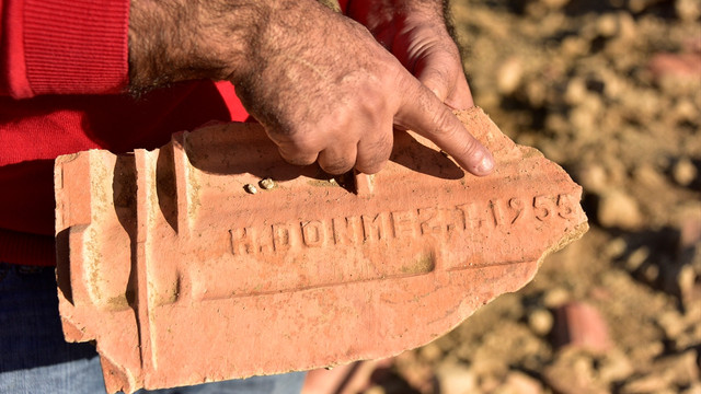 Barajda sular çekildi, 61 yıllık fabrika ortaya çıktı