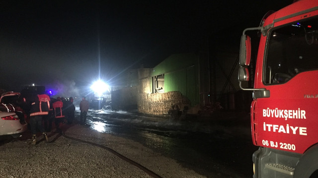 Başkent'te fabrika yangını