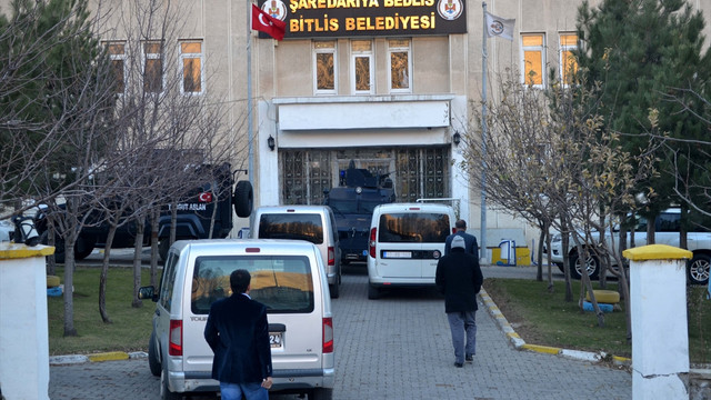 Bitlis Belediye Başkanı Olan gözaltına alındı
