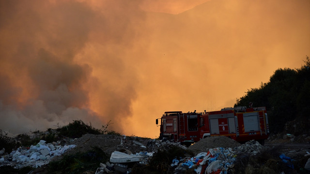 Bodrum çöplüğünde yangın