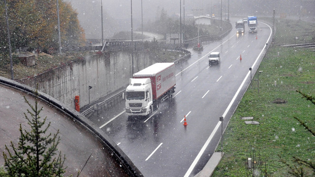 Bolu Dağı'nda yoğun kar yağışı