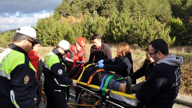 Bolu'da otomobil tıra çarptı: 2 yaralı