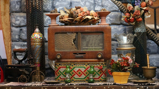 Bombaları savaşın acı renkleriyle süslüyor