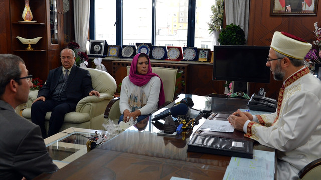 Brezilyalı kadın kuaför İslamiyeti seçti